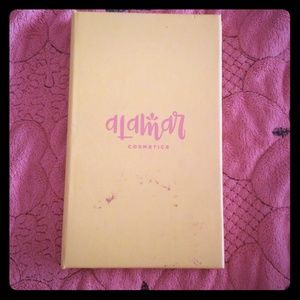 Alamar Eyeshadow Palette